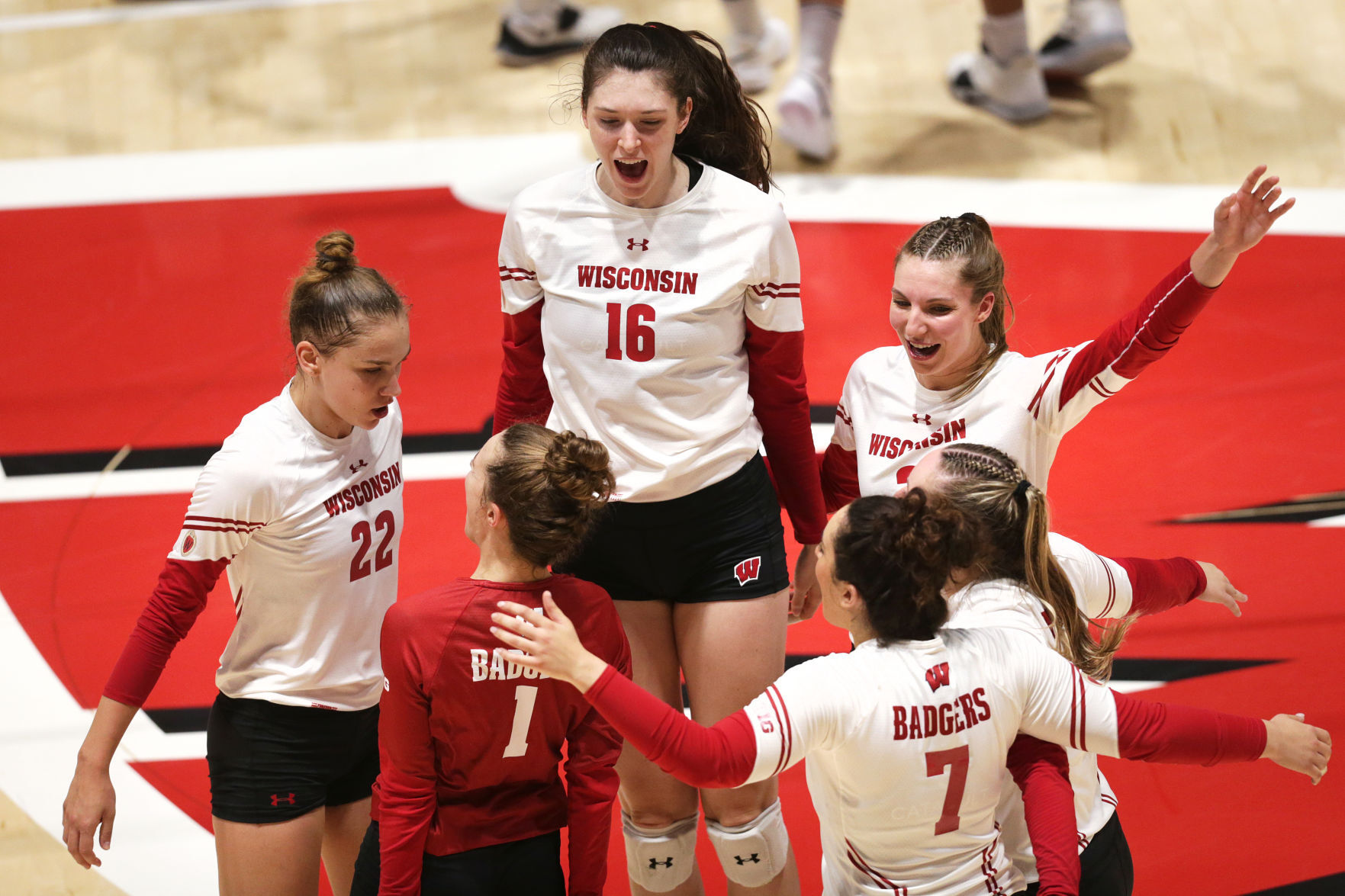 082327_uwtcuvolleyball_01kw-08272021203009